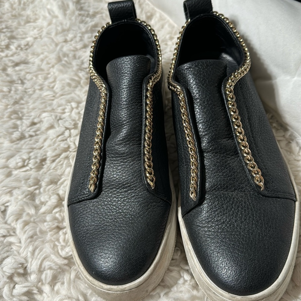 Stockton made in Italy leather slip on with gold chain trim